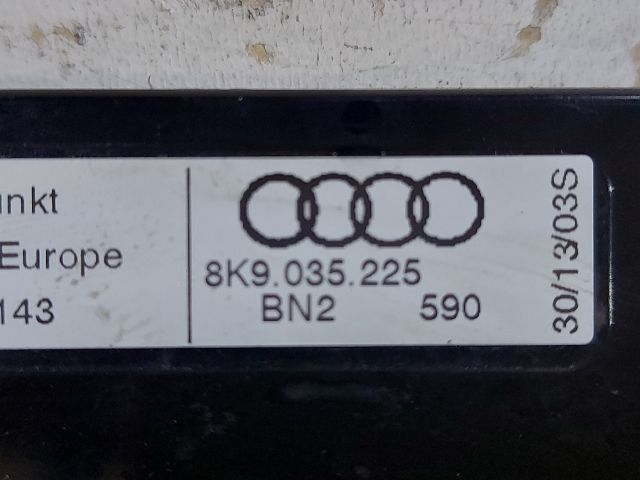 bontott AUDI A4 B8 Antenna Erősítő