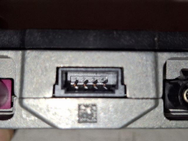 bontott AUDI A4 B8 Antenna Erősítő