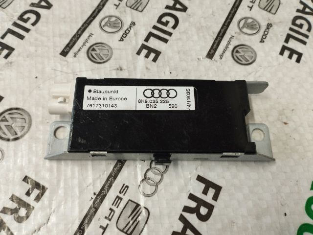 bontott AUDI A4 B8 Antenna Erősítő