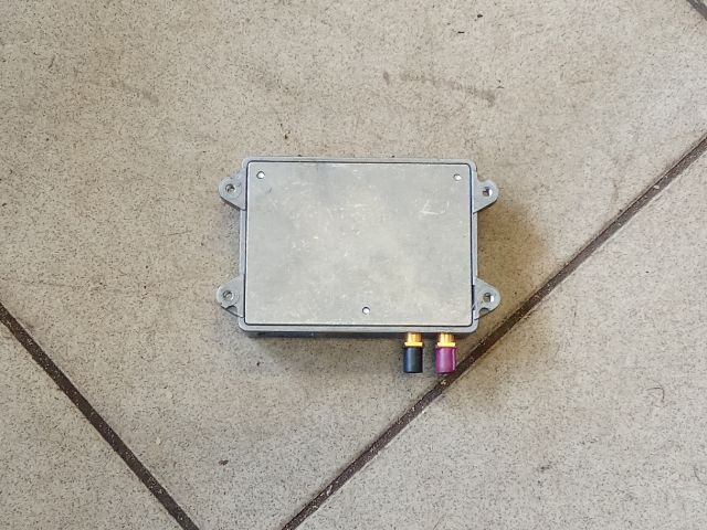 bontott AUDI A4 B8 Antenna Erősítő