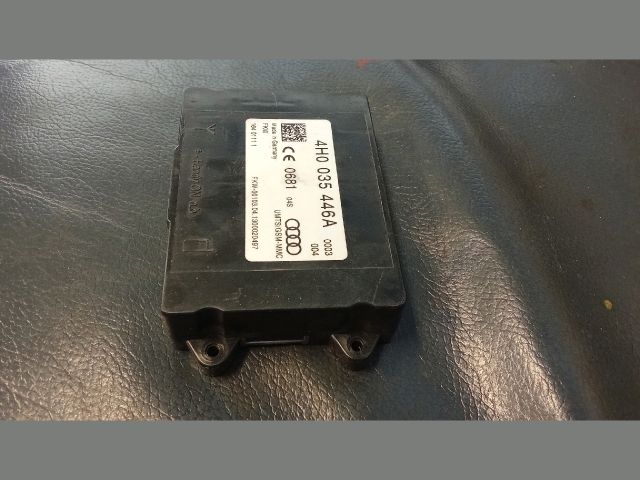 bontott AUDI A4 B8 Antenna Erősítő