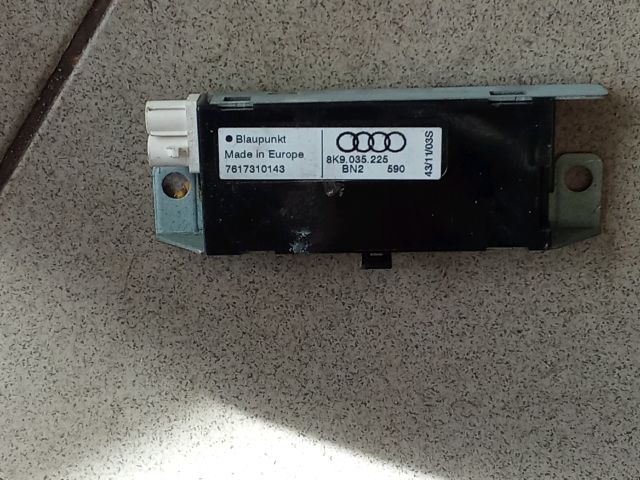 bontott AUDI A4 B8 Antenna Erősítő