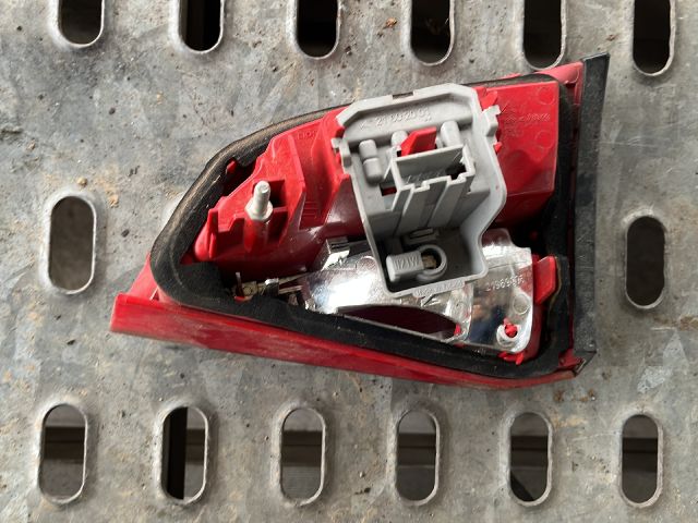 bontott AUDI A4 B8 Bal Belső Hátsó Lámpa