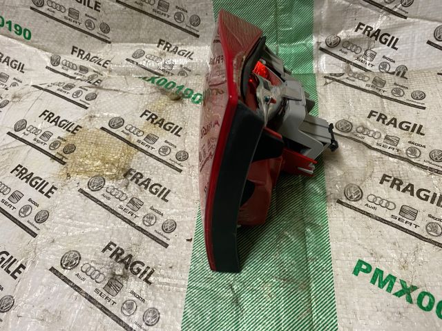 bontott AUDI A4 B8 Bal Belső Hátsó Lámpa