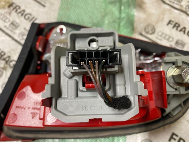 bontott AUDI A4 B8 Bal Belső Hátsó Lámpa