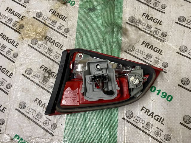 bontott AUDI A4 B8 Bal Belső Hátsó Lámpa