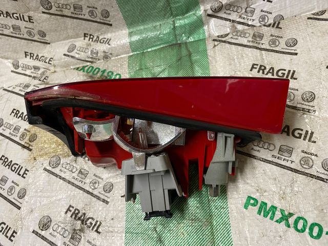 bontott AUDI A4 B8 Bal Belső Hátsó Lámpa