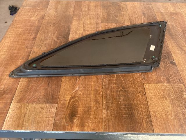 bontott AUDI A4 B8 Bal C Oszlop Oldalablak Üveg