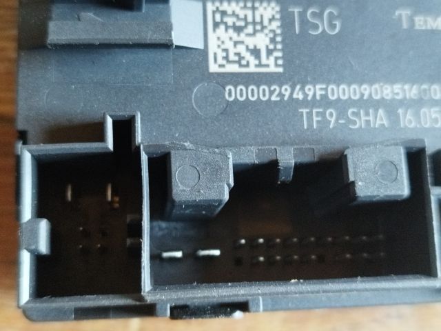 bontott AUDI A4 B8 Bal első Ablakemelő Elektronika