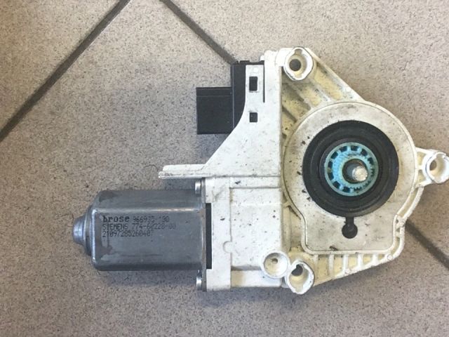 bontott AUDI A4 B8 Bal első Ablakemelő Motor