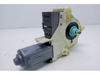 bontott AUDI A4 B8 Bal első Ablakemelő Motor