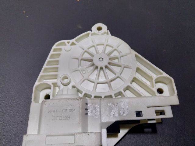 bontott AUDI A4 B8 Bal első Ablakemelő Motor