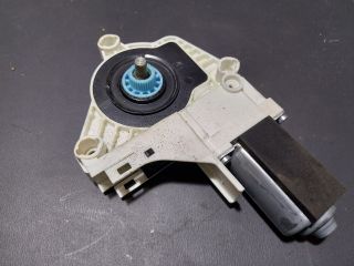 bontott AUDI A4 B8 Bal első Ablakemelő Motor