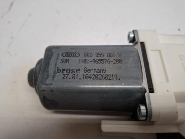 bontott AUDI A4 B8 Bal első Ablakemelő Motor