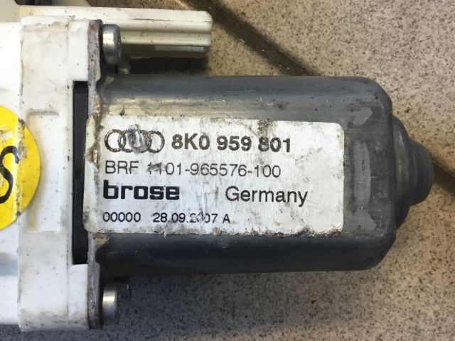 bontott AUDI A4 B8 Bal első Ablakemelő Motor