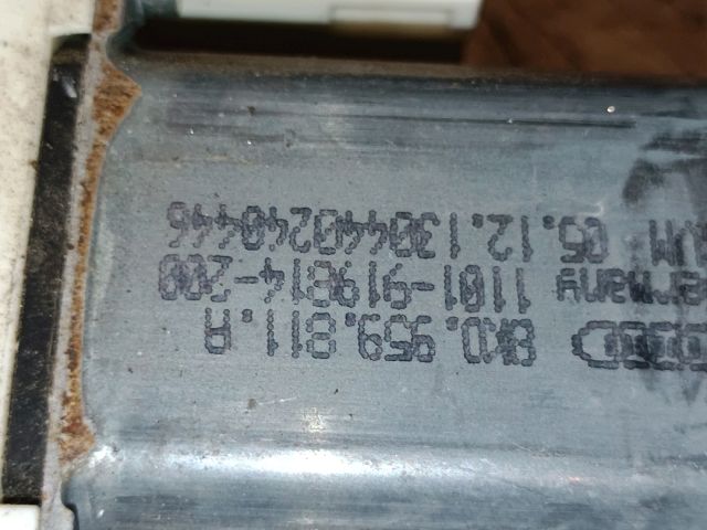 bontott AUDI A4 B8 Bal első Ablakemelő Motor