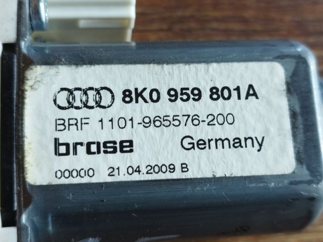 bontott AUDI A4 B8 Bal első Ablakemelő Motor