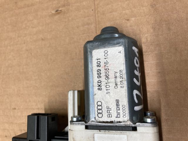 bontott AUDI A4 B8 Bal első Ablakemelő Motor