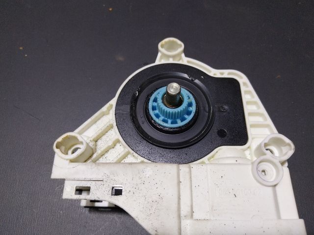 bontott AUDI A4 B8 Bal első Ablakemelő Motor