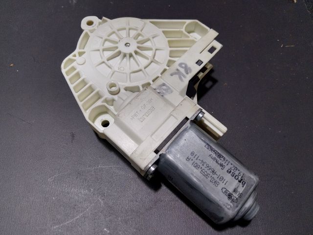 bontott AUDI A4 B8 Bal első Ablakemelő Motor