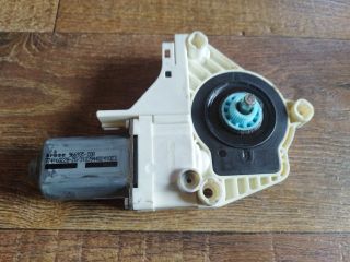 bontott AUDI A4 B8 Bal első Ablakemelő Motor