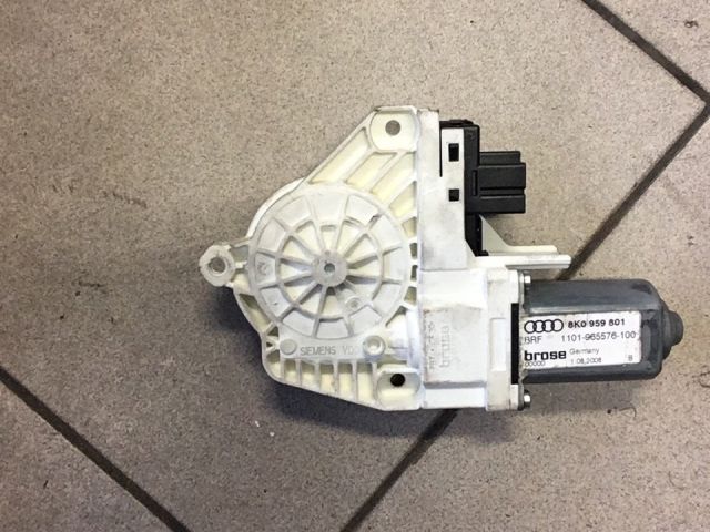 bontott AUDI A4 B8 Bal első Ablakemelő Motor