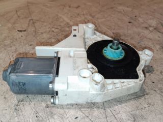bontott AUDI A4 B8 Bal első Ablakemelő Motor