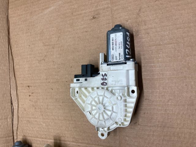 bontott AUDI A4 B8 Bal első Ablakemelő Motor