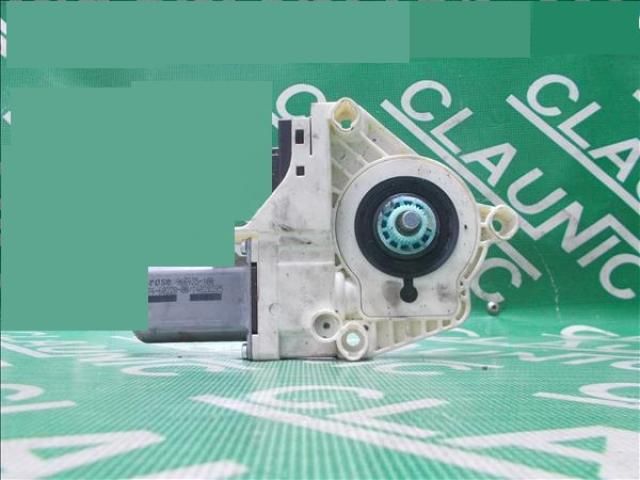 bontott AUDI A4 B8 Bal első Ablakemelő Motor