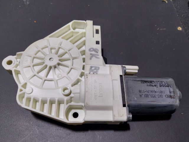 bontott AUDI A4 B8 Bal első Ablakemelő Motor