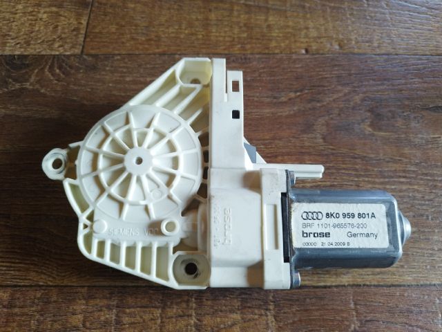 bontott AUDI A4 B8 Bal első Ablakemelő Motor