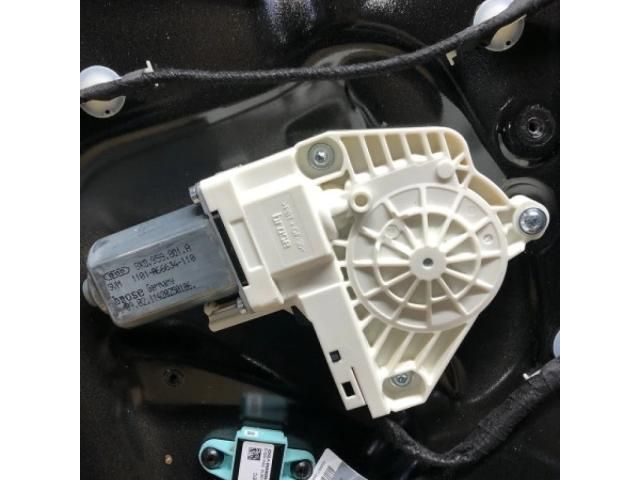 bontott AUDI A4 B8 Bal első Ablakemelő Motor