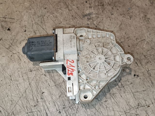 bontott AUDI A4 B8 Bal első Ablakemelő Motor