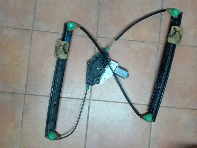 bontott AUDI A4 B8 Bal első Ablakemelő Szerkezet (Elektromos)