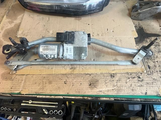 bontott AUDI A4 B8 Bal első Ablaktörlő Szerkezet