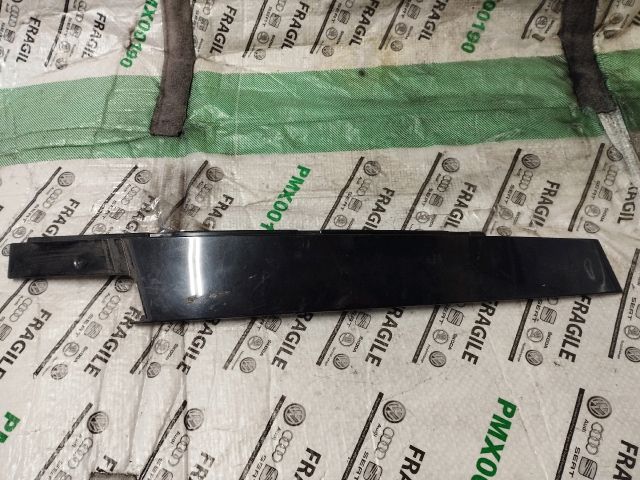 bontott AUDI A4 B8 Bal első Ajtó Díszléc