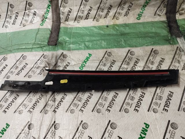 bontott AUDI A4 B8 Bal első Ajtó Díszléc