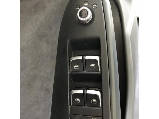 bontott AUDI A4 B8 Bal első Ajtó Kárpit