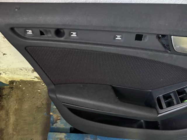 bontott AUDI A4 B8 Bal első Ajtó Kárpit