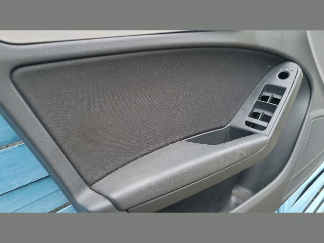 bontott AUDI A4 B8 Bal első Ajtó Kárpit