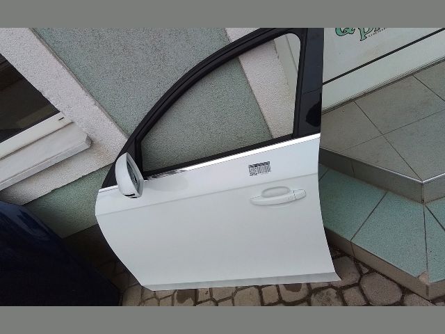 bontott AUDI A4 B8 Bal első Ajtó (Részeivel)