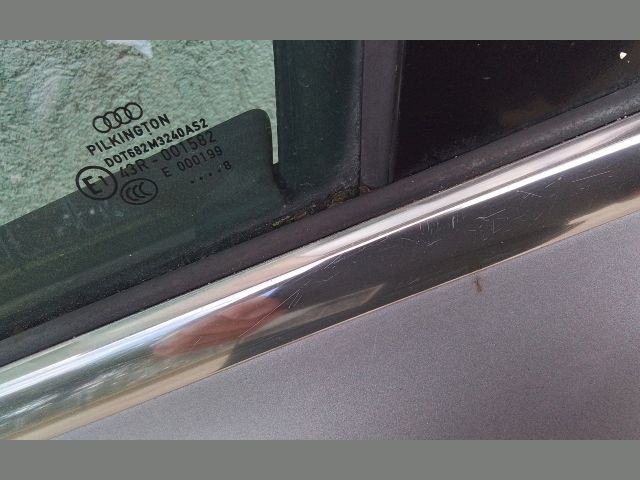 bontott AUDI A4 B8 Bal első Ajtó (Részeivel)