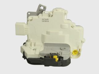 bontott AUDI A4 B8 Bal első Ajtózár