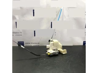 bontott AUDI A4 B8 Bal első Ajtózár