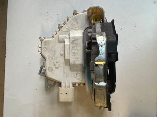 bontott AUDI A4 B8 Bal első Ajtózár