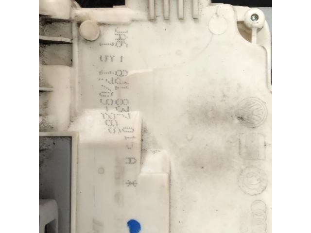 bontott AUDI A4 B8 Bal első Ajtózár