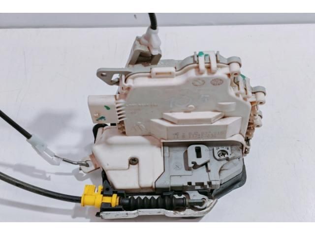 bontott AUDI A4 B8 Bal első Ajtózár