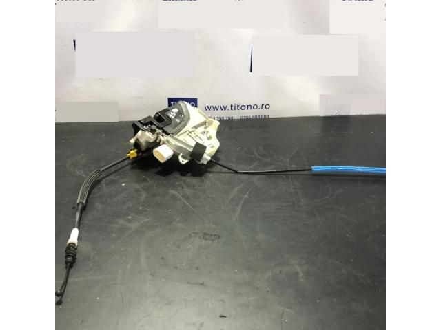 bontott AUDI A4 B8 Bal első Ajtózár