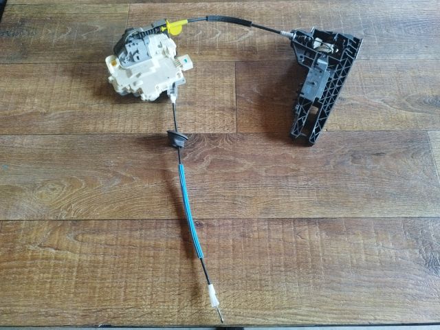 bontott AUDI A4 B8 Bal első Ajtózár