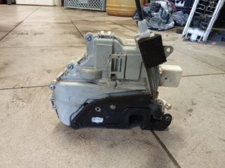 bontott AUDI A4 B8 Bal első Ajtózár